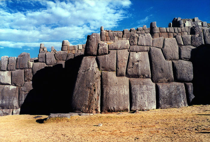 1024px-Sacsahuaman_wall3