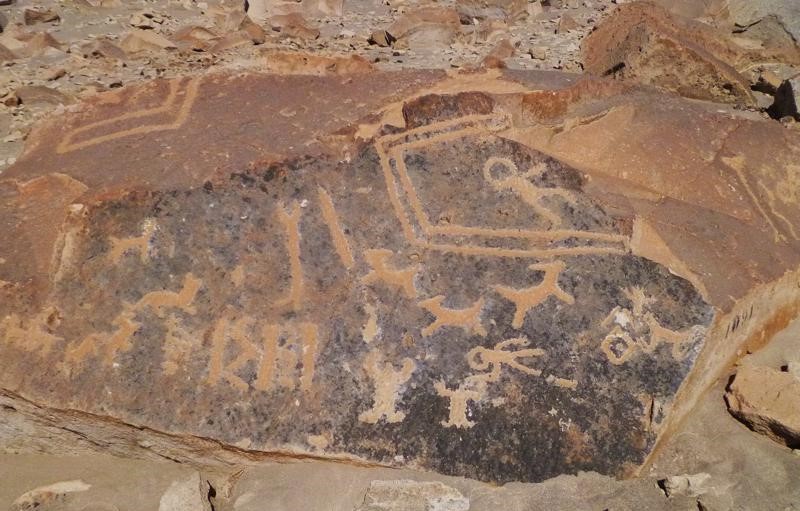 Ancient-Alien-Petroglyphs-in-Peru