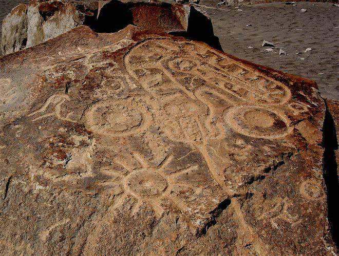Mysterious-Petroglyphs-of-Peru