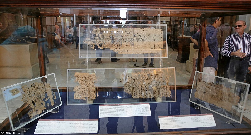 archeos-papiros-4-500-eton-perigrafi-leptomerieskataskevi-megalis-piramidas