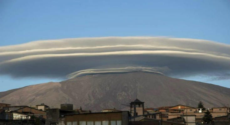 fakoidi-sinnefa-fenomeno-sichna-sigcheete-tin-emfanisi-ufo-ifestio-etnas-video