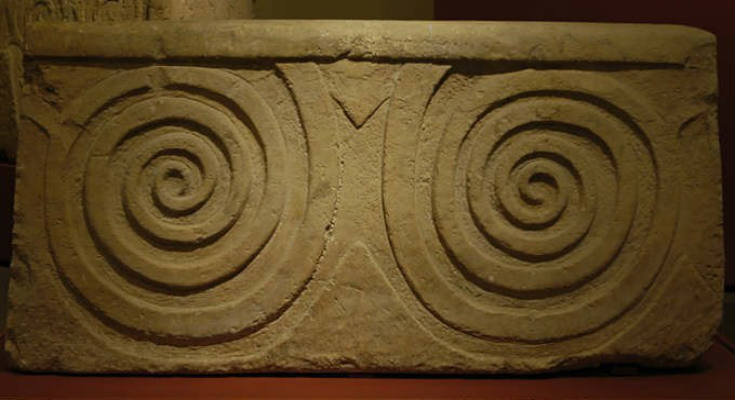 spira-ena-archeotera-ischirotera-simvola-kosmou