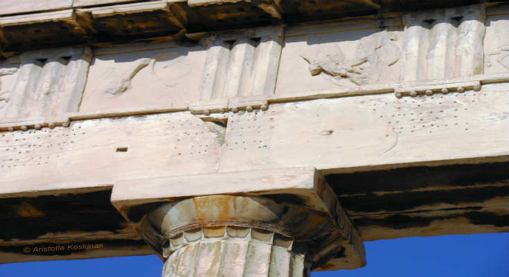 giati-ine-gemato-tripes-epistilio-tou-parthenona