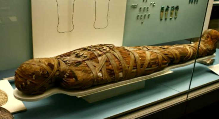 ston-aksoniko-tomografo-moumies-tou-arxaiologikou-mouseiou