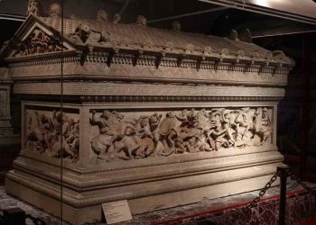 Η Σαρκοφάγος του Μεγάλου Αλεξάνδρου και ο Μυστηριώδης Λόφος των Μνημάτων Η Σαρκοφάγος του Μεγάλου Αλεξάνδρου και ο Μυστηριώδης Λόφος των Μνημάτων