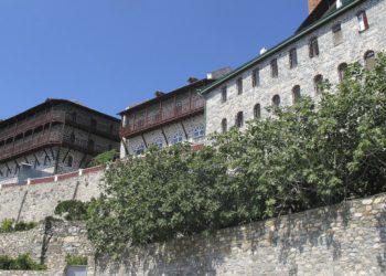 Αγιον Ορος: 28χρονος βούτηξε στο κενό από ύψος 40 μ. κρατώντας την εικόνα της Παναγίας Αγιον Ορος: 28χρονος βούτηξε στο κενό από ύψος 40 μ. κρατώντας την εικόνα της Παναγίας