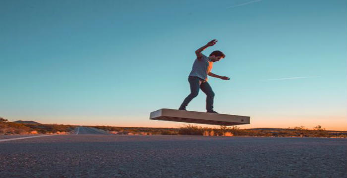 arcaboard-sanida-eorite-pano-opiadipote-epifania Το ArcaBoard είναι το πιο κοντινό σε ένα hoverboard, έτσι όπως το φανταζόμαστε από την ταινία “επιστροφή στο μέλλον”