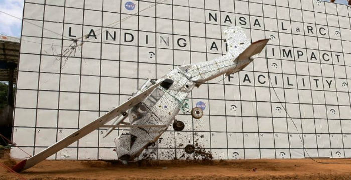 dite-crash-test-tis-nasa-pou-epichiri-exigisi-sinevi-sto-exafanismeno-boeing-vinteo