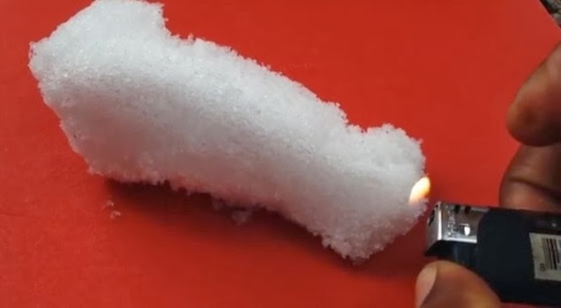 fake-snow-to-xioni-pou-den-liwnei-video