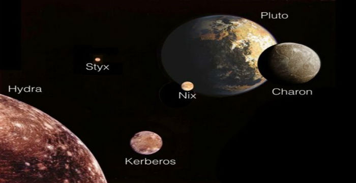 oikogeniako-portreto-tou-planiti-ploutona-ine-plires