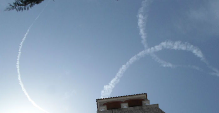 perierga-nefi-aeroplanon-ourano-trikalon