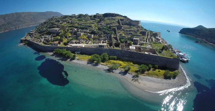 spinalogka-ena-vinteo-apo-Αdrone-pou-magevi-tous-pantes