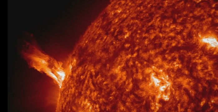 theamatiko-vinteo-tou-iliou-apo-paratiritirio-solar-dynamics